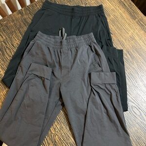 Uniqlo Airism Black and Dark Gray Joggers - Men size Small